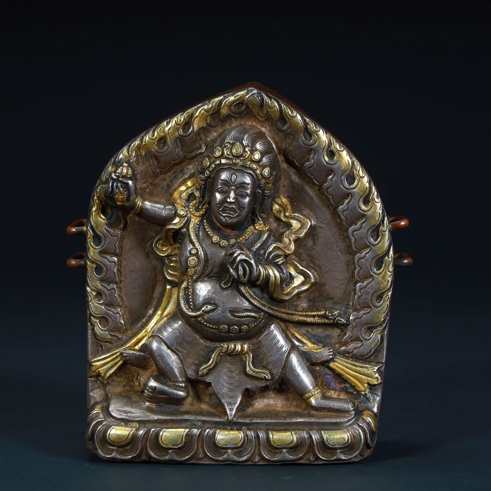 A Qing Dynasty silver-gilt diamond hand protector Gawu box: Qing Dynasty silver gilt diamond hand protector Gawu box SIZE: H:10cm L:9cm W:3.5cm W:144g (The Dimensions Of All Batches Are Manually Measured.If You Need More Detailed Information, Please