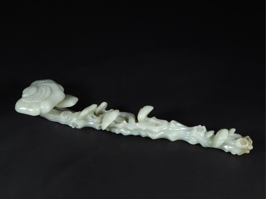 A piece of Qing Dynasty Hetian jade Ganoderma lucidum pattern ruyi (1 of 9)