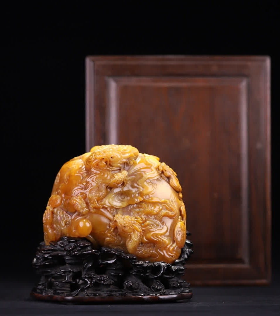 A Qing Dynasty Qianlong model Tian Huangyuan stone carving nine dragon play bead ornament (1 of 11)