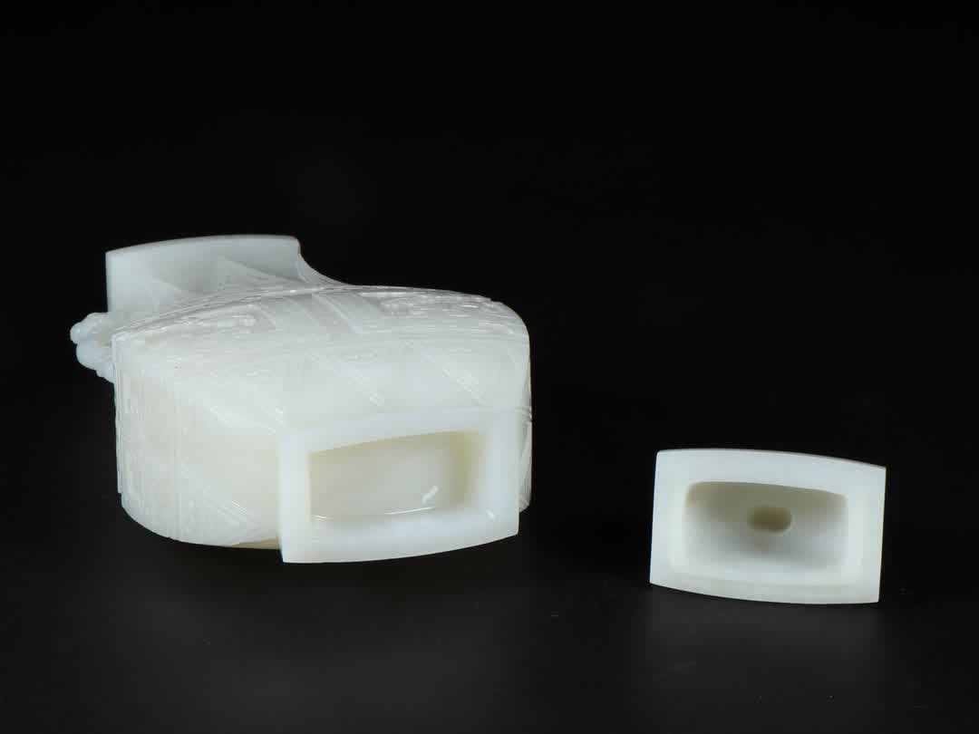 A Qing Dynasty Hetian jade white jade gluttonous pattern double phoenix ear bottle - 9