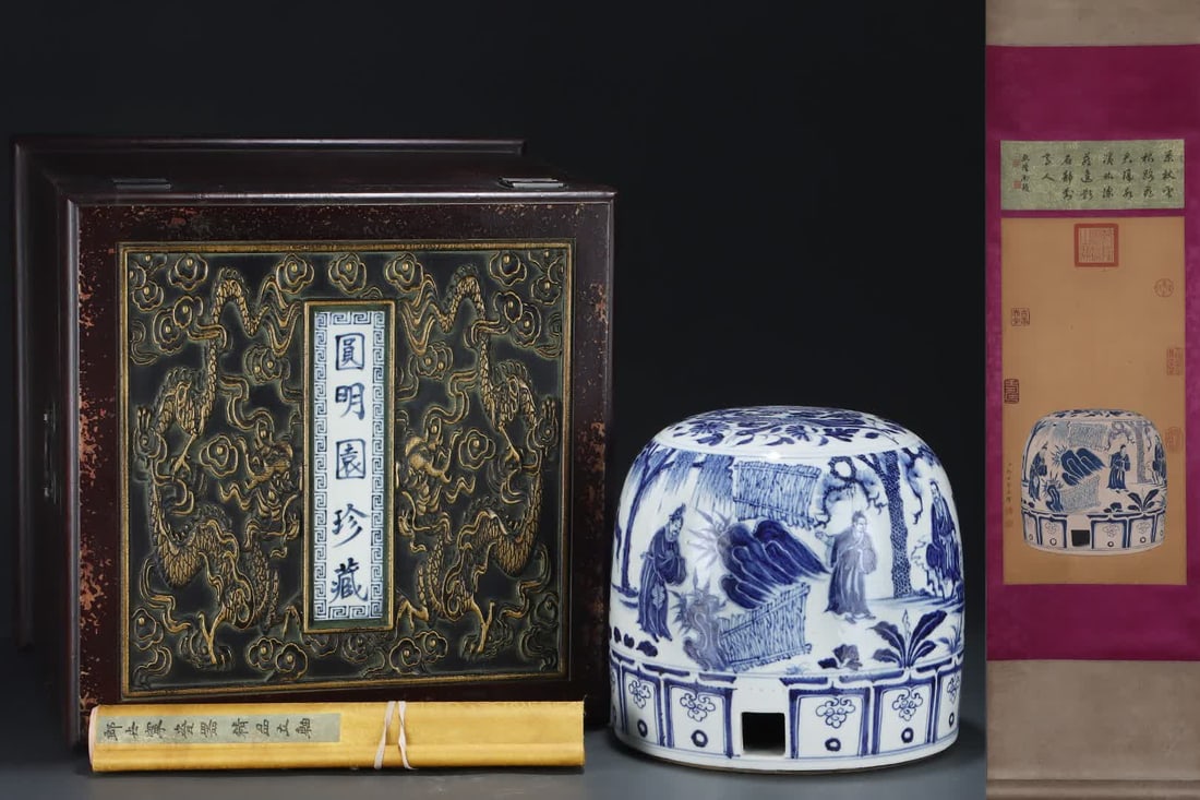 A Yuan Dynasty blue and white three visits to the thatched cottage and double phoenix pattern yurt: Yuan Dynasty blue and white three visits to the thatched cottage double phoenix pattern yurt Lang Shining silk calligraphy and painting SIZE: 64x32cm Porcelain H: 26.8cm abdominalD: 28cm (The Dimensio