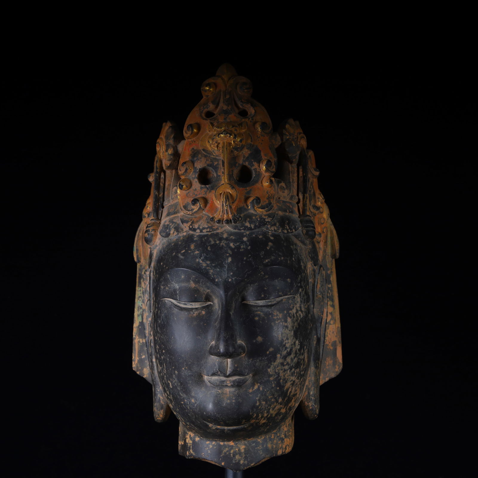 A piece of bluestone Buddha head of the Northern Wei Dynasty (1 of 11)