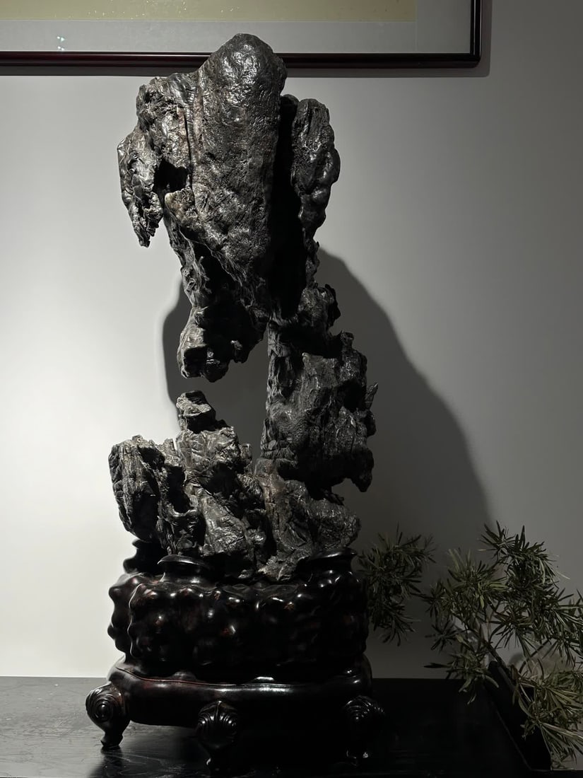 A Qing Dynasty Lingbi stone study ornament (1 of 5)