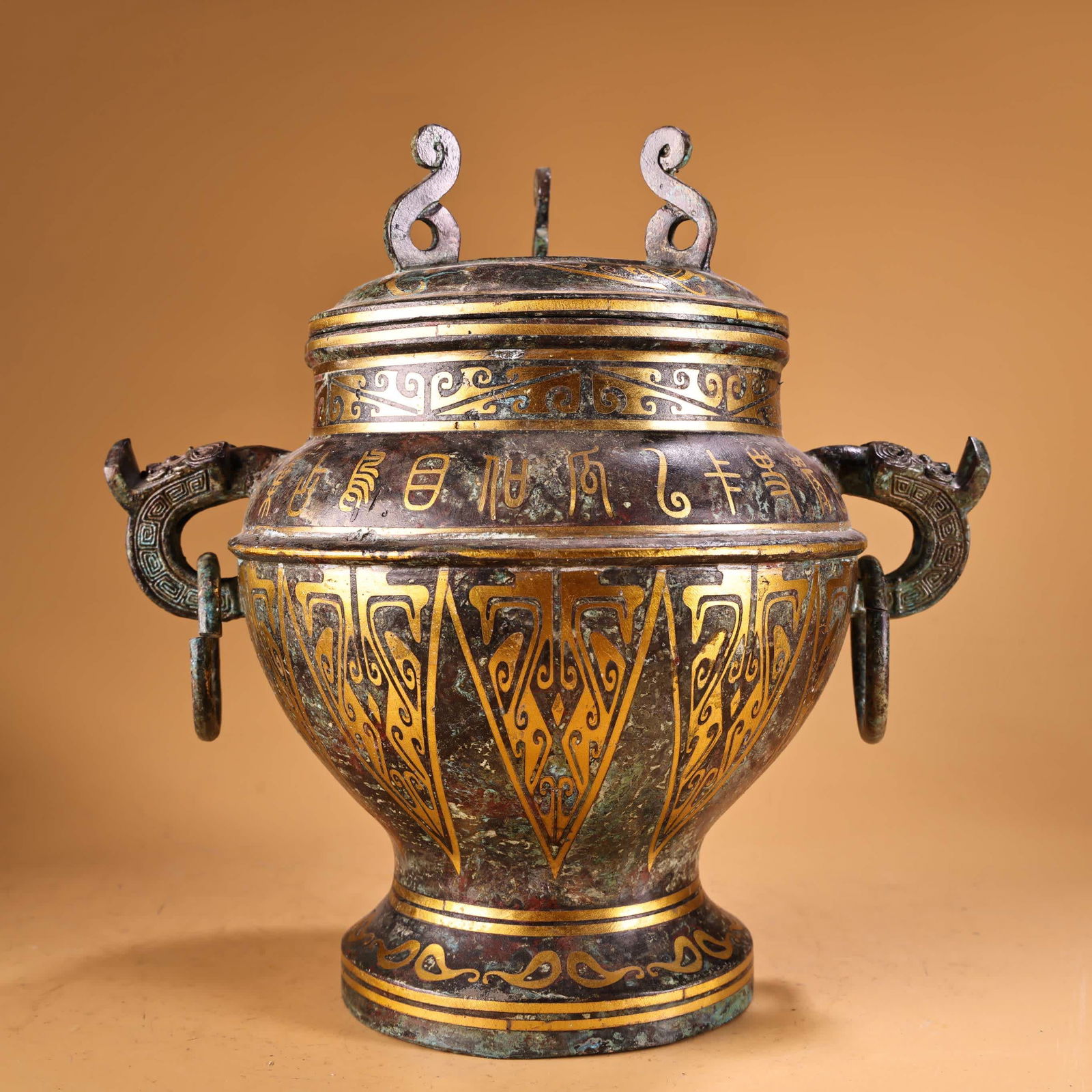 A bronze jar with a gold belt inscription: Bronze rubbing gold belt inscription jar SIZE: W:2100g H:24cm W:23cm (The Dimensions Of All Batches Are Manually Measured.If You Need More Detailed Information, Please Contact Our Customer Service Bef