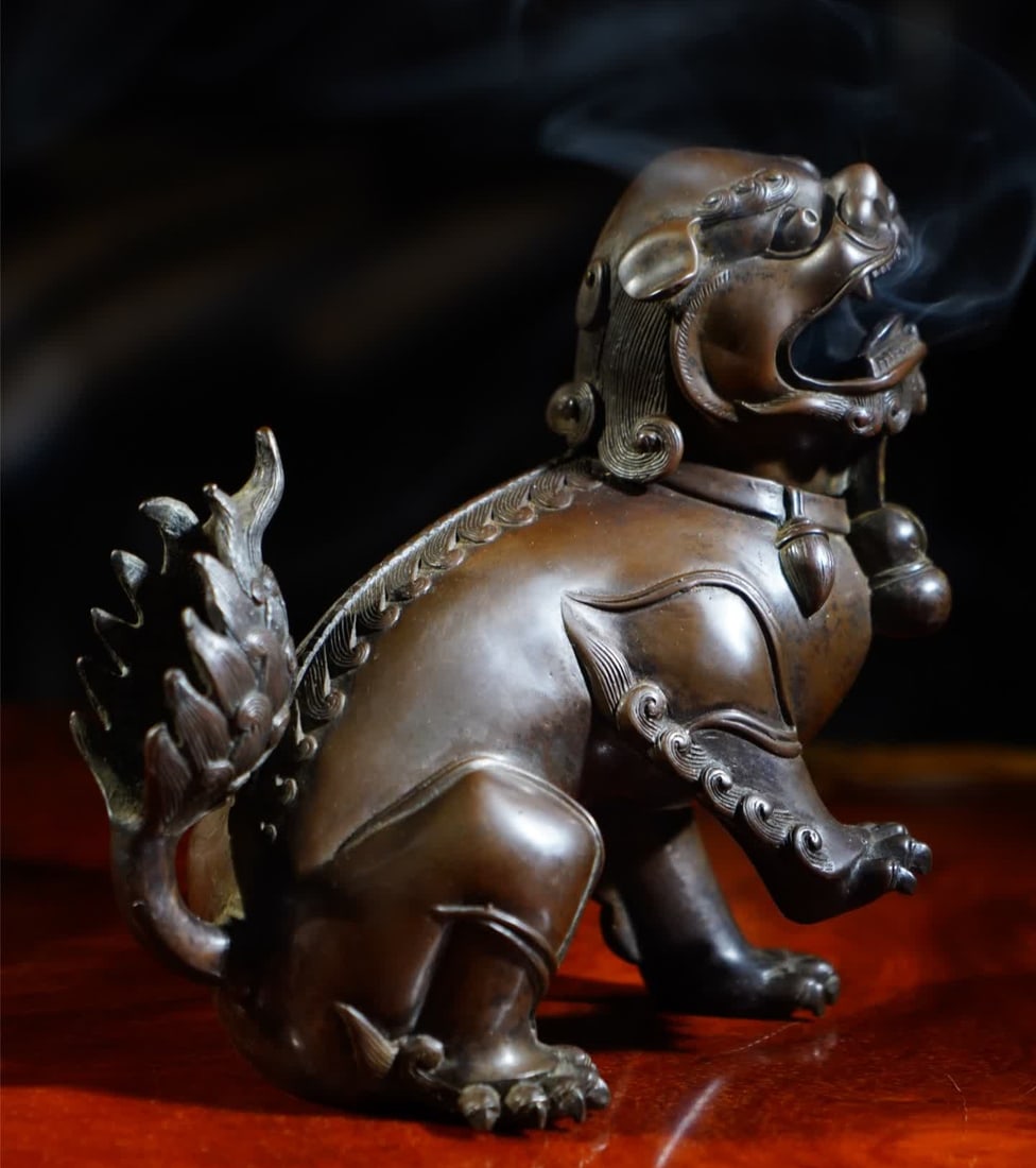 Qing Dynasty fine copper cast Rui Shi study aromatherapy ornament (1 of 5)