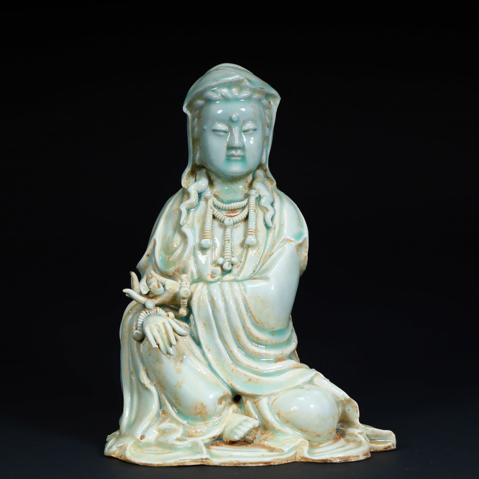 A seated statue of Guanyin in the Song Dynasty Hutian kiln shadow blue glaze (1 of 11)