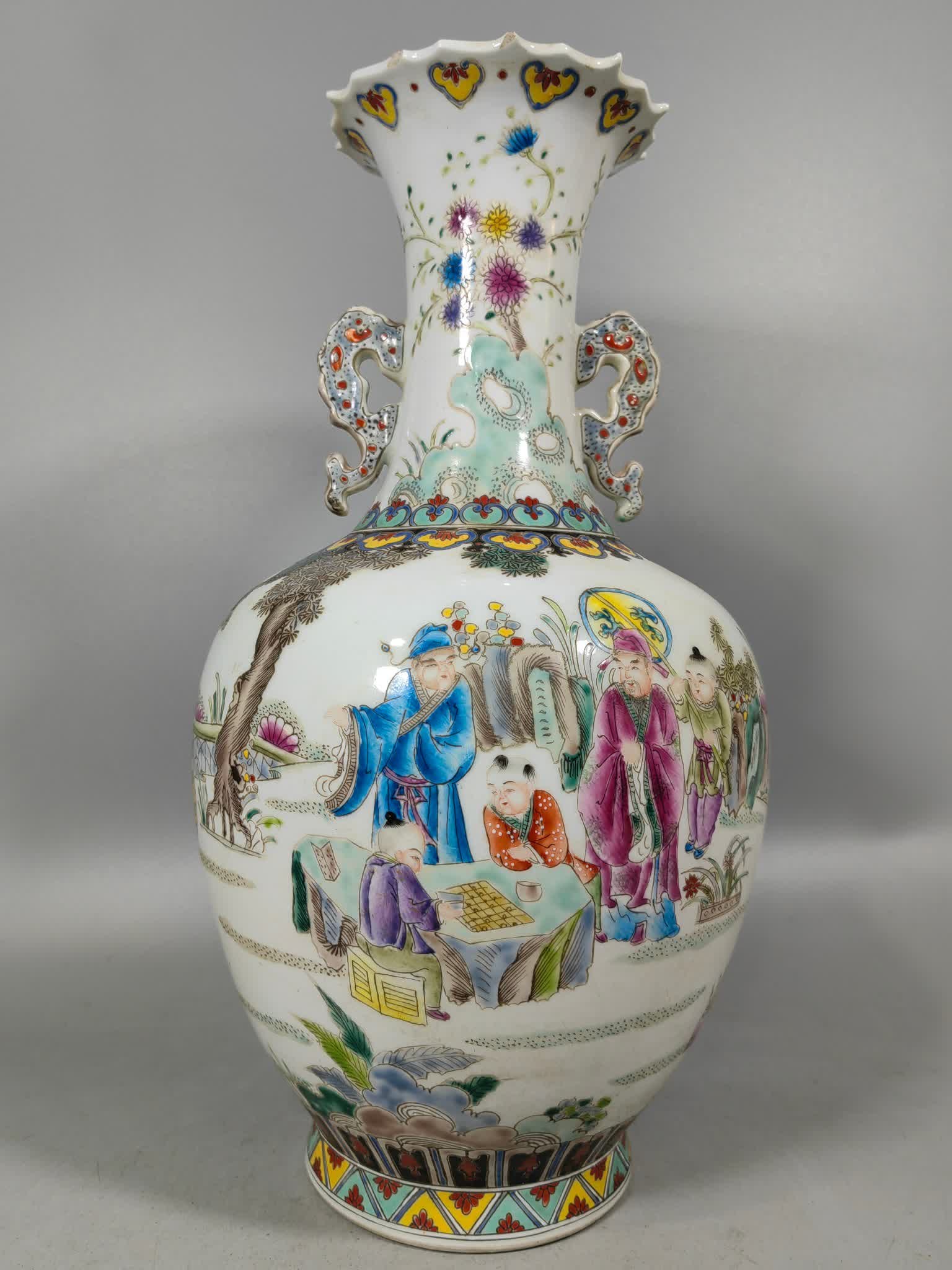 A Qing Dynasty pastel figure amphora: Qing Dynasty pastel figure picture amphora SIZE: H:35cm W:19.5cm (The Dimensions Of All Batches Are Manually Measured.If You Need More Detailed Information, Please Contact Our Customer Service
