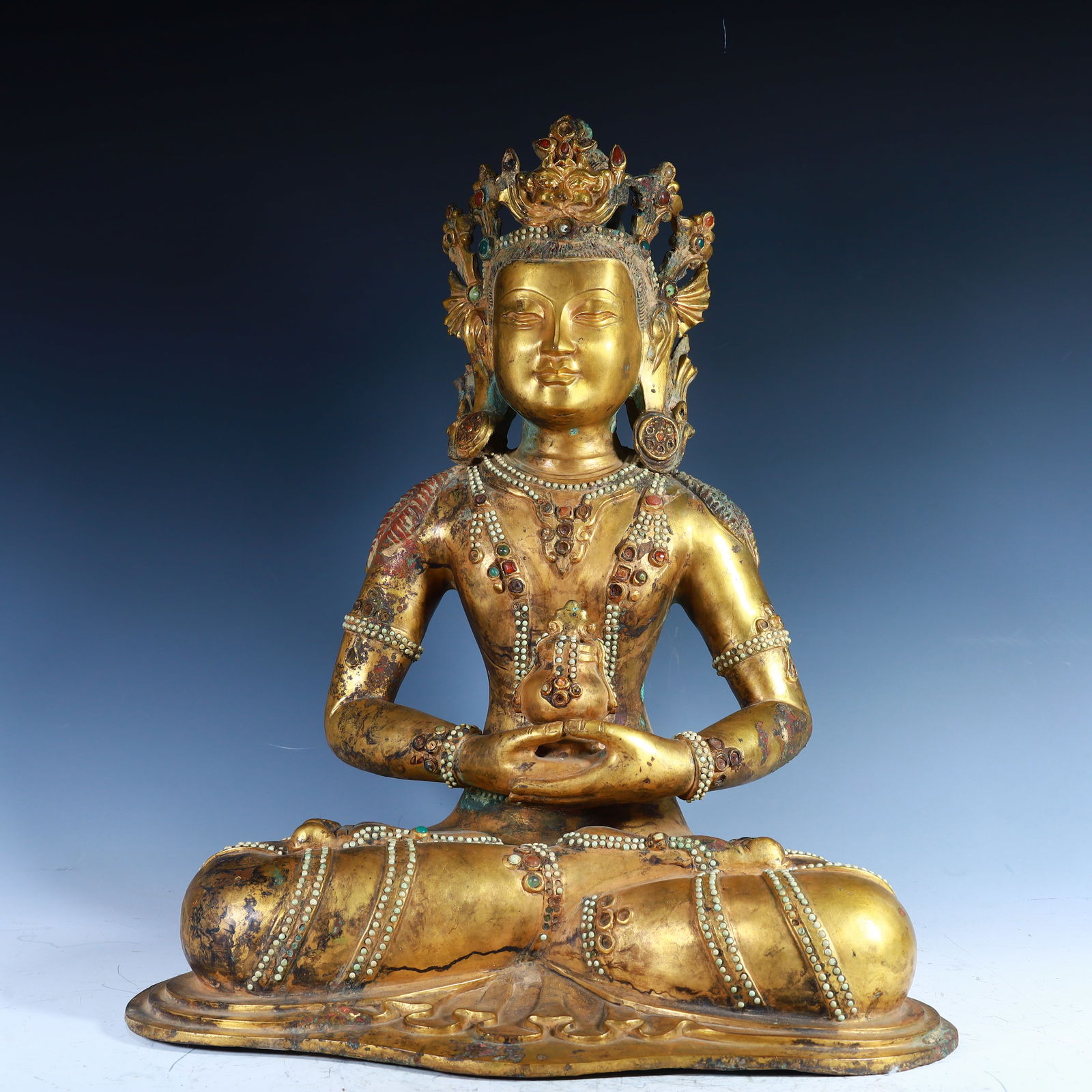 A bronze gilt Buddha statue of the Ming Dynasty (1 of 10)