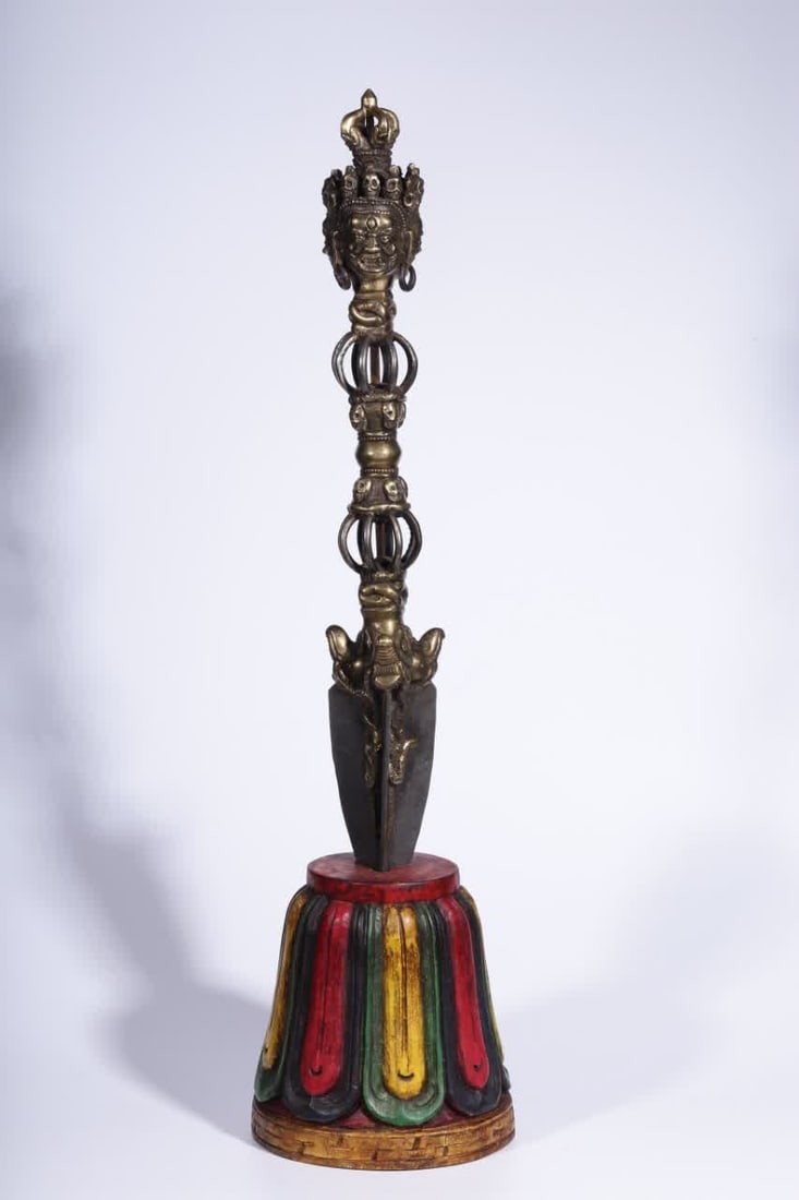 A Qing Dynasty copper large black sky vajra: Qing Dynasty copper big black sky vajra SIZE: L: 47cm Diameter 6.5cm W: 1970g (The Dimensions Of All Batches Are Manually Measured.If You Need More Detailed Information, Please Contact Our Customer Se