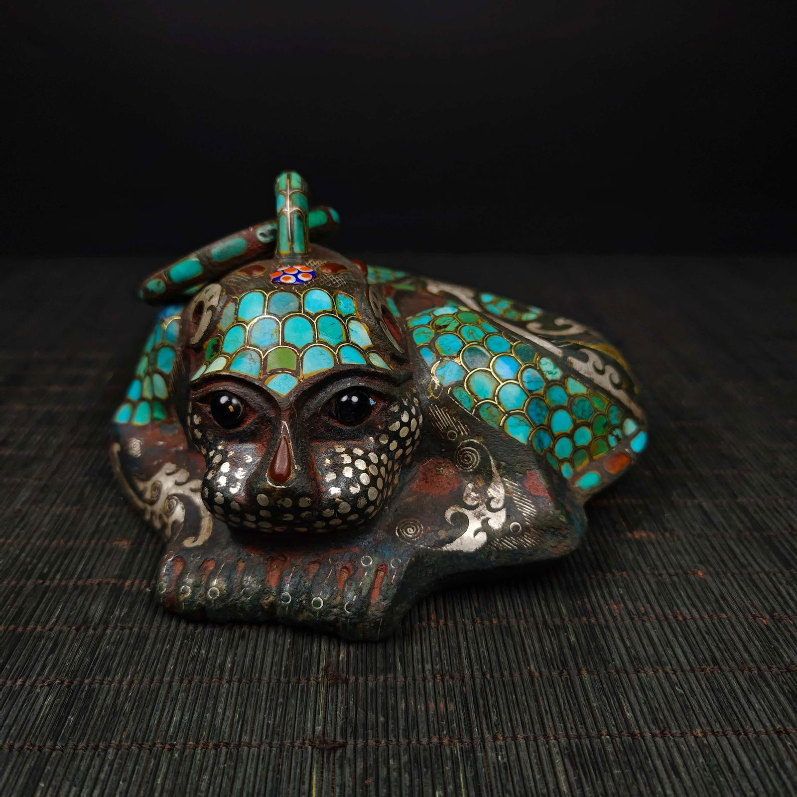 A Warring States Bronze-Cuojin Silver Inlaid Turquoise Crouching Tiger Zun: Warring States Bronze-Cuojin and Silver Inlaid Turquoise Crouching Tiger Zun SIZE: H:9cm W:16cm W:1.7kg (The Dimensions Of All Batches Are Manually Measured.If You Need More Detailed Information, Plea