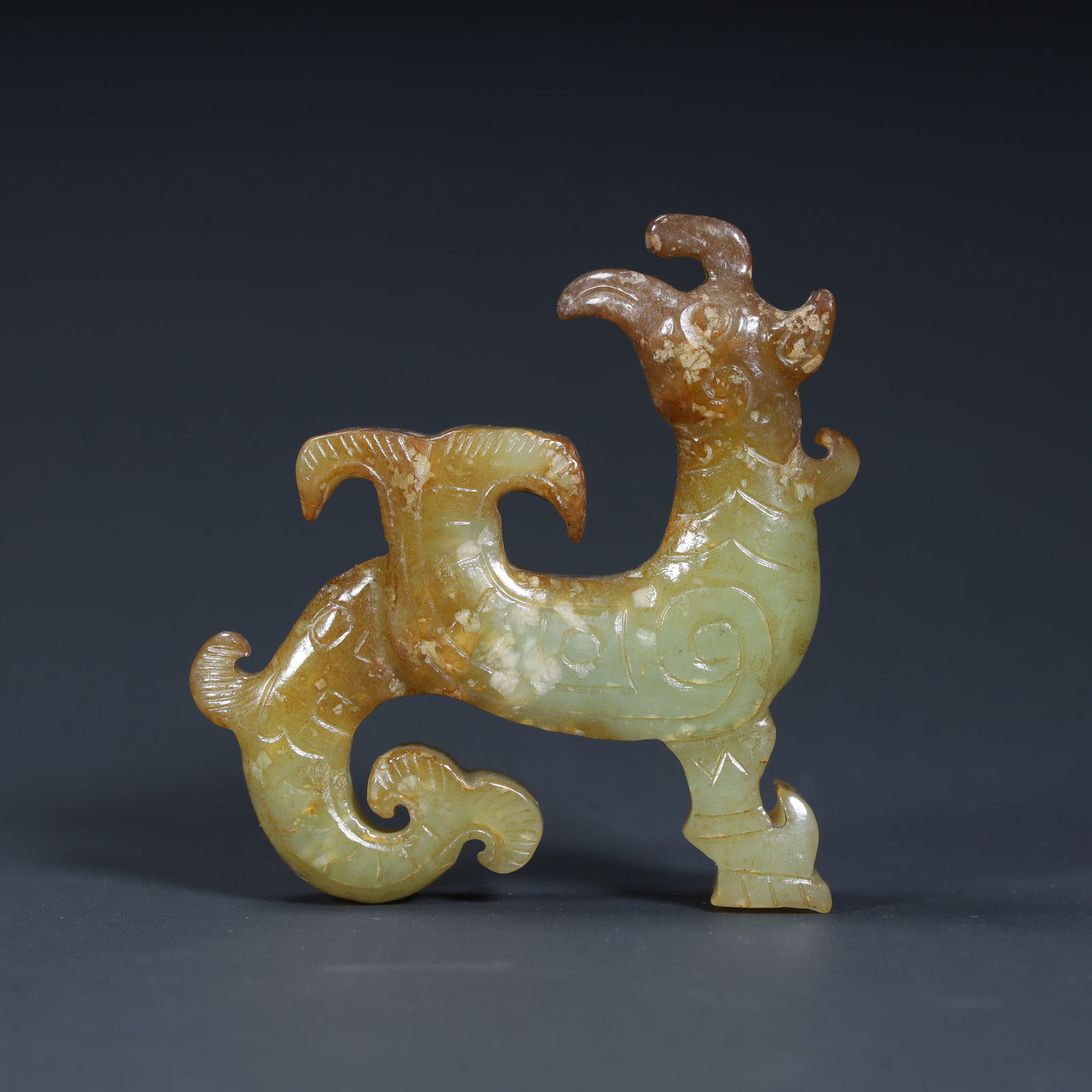 An ancient jade phoenix-shaped ornament of the Qing Dynasty (1 of 10)