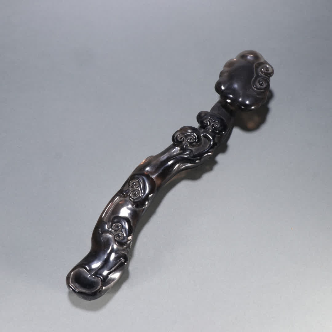 A Qing Dynasty tea crystal ganoderma lucidum ruyi handle (1 of 9)
