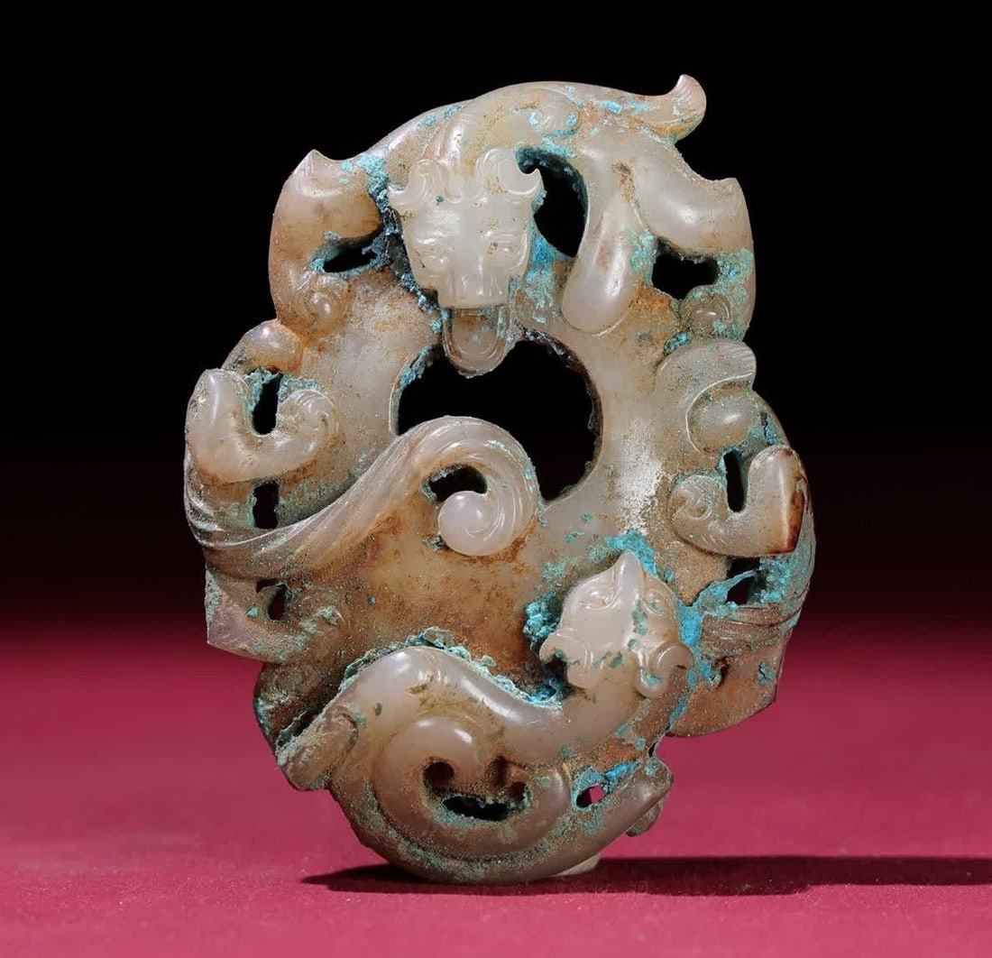 A Han Dynasty jade high relief dragon dragon and phoenix presenting auspicious chicken heart pendant: Han Dynasty jade high relief dragon dragon phoenix presents auspicious chicken heart pendant SIZE: 73x57x17mm W:72g (The Dimensions Of All Batches Are Manually Measured.If You Need More Detailed