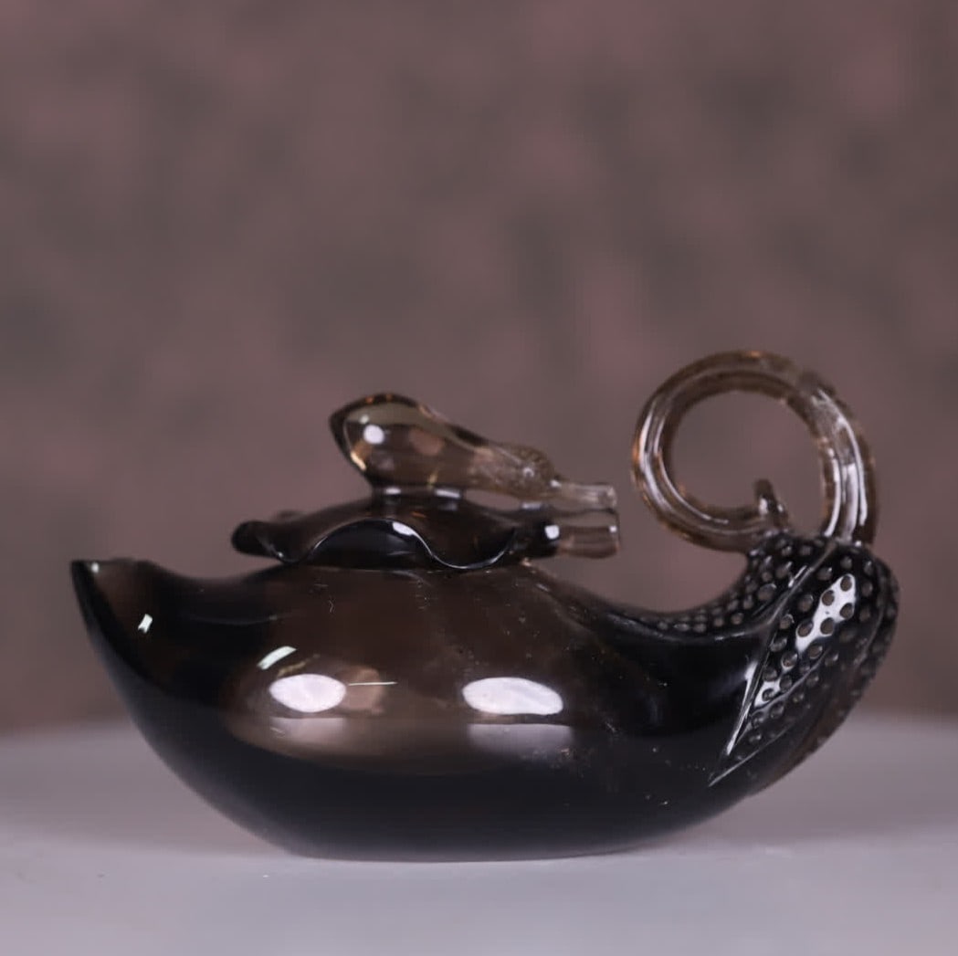 A Qing Dynasty tea crystal carved eggplant-shaped pot: Qing Dynasty tea crystal carving eggplant-shaped pot is a Qing Dynasty crystal bionic carving utensils carved with natural tea crystal whole material The overall shape is in the shape of a bionic