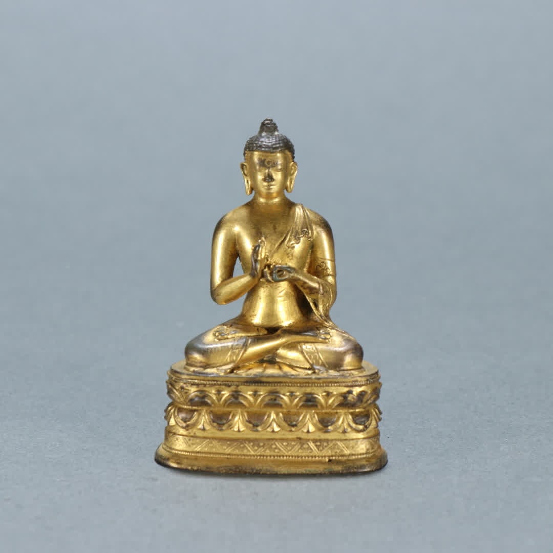 A Qing Dynasty copper-gilt Buddha: Qing Dynasty bronze gilt Great Sun Buddha SIZE: H:5.8cm W:4cm W:50.9g (The Dimensions Of All Batches Are Manually Measured.If You Need More Detailed Information, Please Contact Our Customer