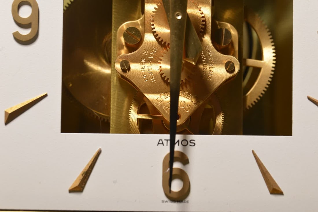 A copper-gilt temperature difference dynamic air clock - 4