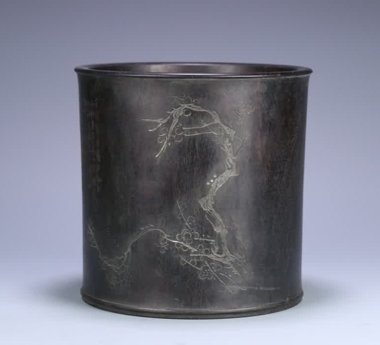 A rosewood plum blossom poetry pen holder: Rosewood plum blossom poetry pen holder SIZE: H:18.7x19.1cm W:1160g (The Dimensions Of All Batches Are Manually Measured.If You Need More Detailed Information, Please Contact Our Customer Service Befo