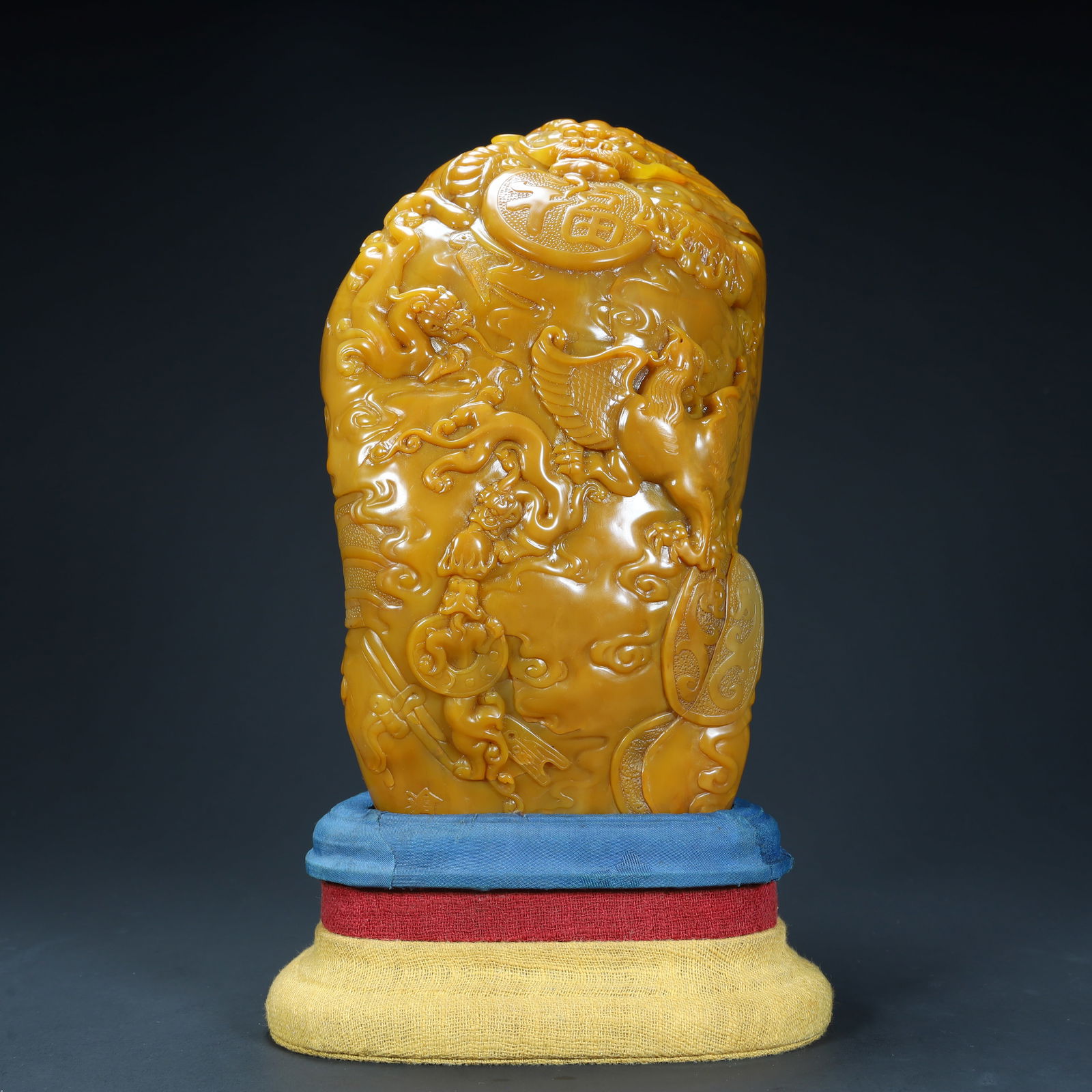 A Qing Dynasty Tian Huang stone carving "Fushou Auspicious Beast" pattern ornament: Qing Dynasty Tianhuang stone carving "Fushou Rui Beast" pattern ornament SIZE: H:19cm L:11cm W:10cm W:3.2kg (The Dimensions Of All Batches Are Manually Measured.If You Need More Detailed Information,