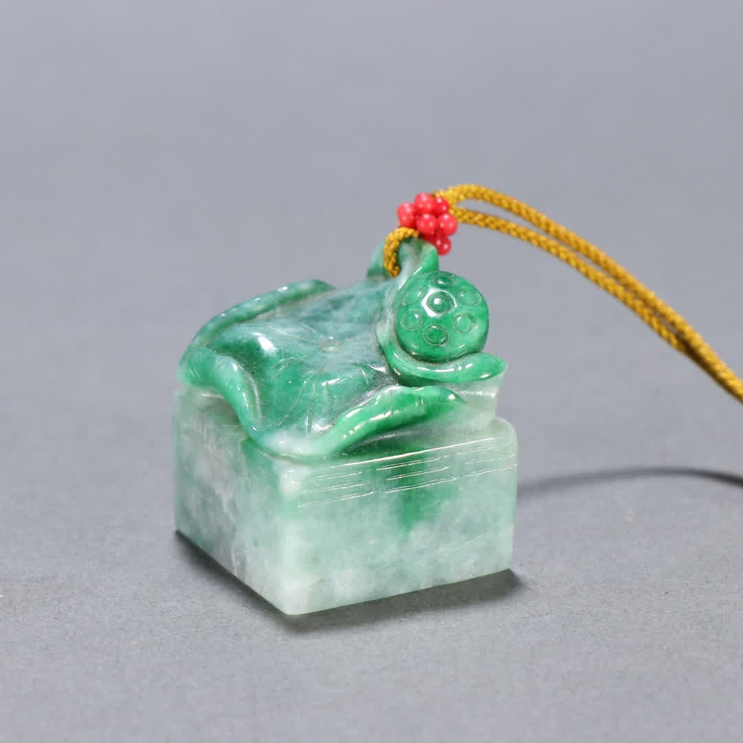 A Qing Dynasty jade lotus leaf lotus button seal: Qing Dynasty jade lotus leaf lotus pod button seal SIZE: H:3cm W:2.6cm W:52.8g (The Dimensions Of All Batches Are Manually Measured.If You Need More Detailed Information, Please Contact Our Customer S