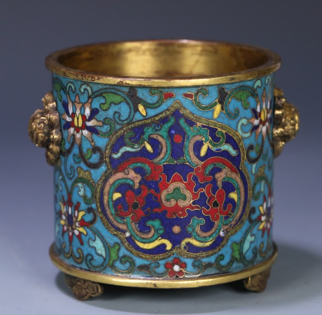 A Qing Dynasty "Qianlong Year Meng" cloisonné double lion's ear stove: Qing Dynasty "Qianlong Year Meng" cloisonné double lion ear stove SIZE: 8.2x9.7x8.4cm W:411.4g (The Dimensions Of All Batches Are Manually Measured.If You Need More Detailed Information, Please Conta