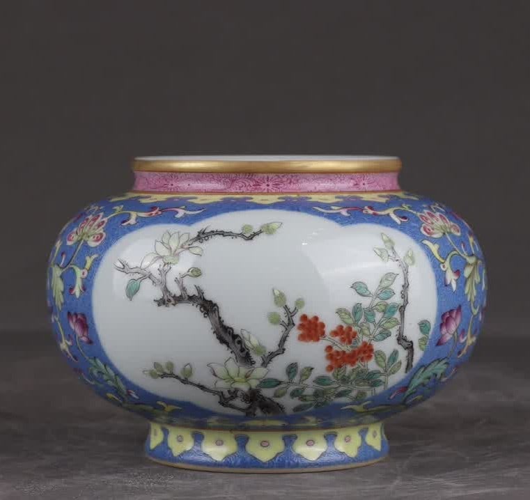 A small jar of Qing Yongzheng foreign color gilded party flower passionflower window flower picture: Qing Yongzheng foreign color gold painting party flower passionflower window flower picture small jar SIZE: H:9cm abdominalD:13cm (The Dimensions Of All Batches Are Manually Measured.If You Need More