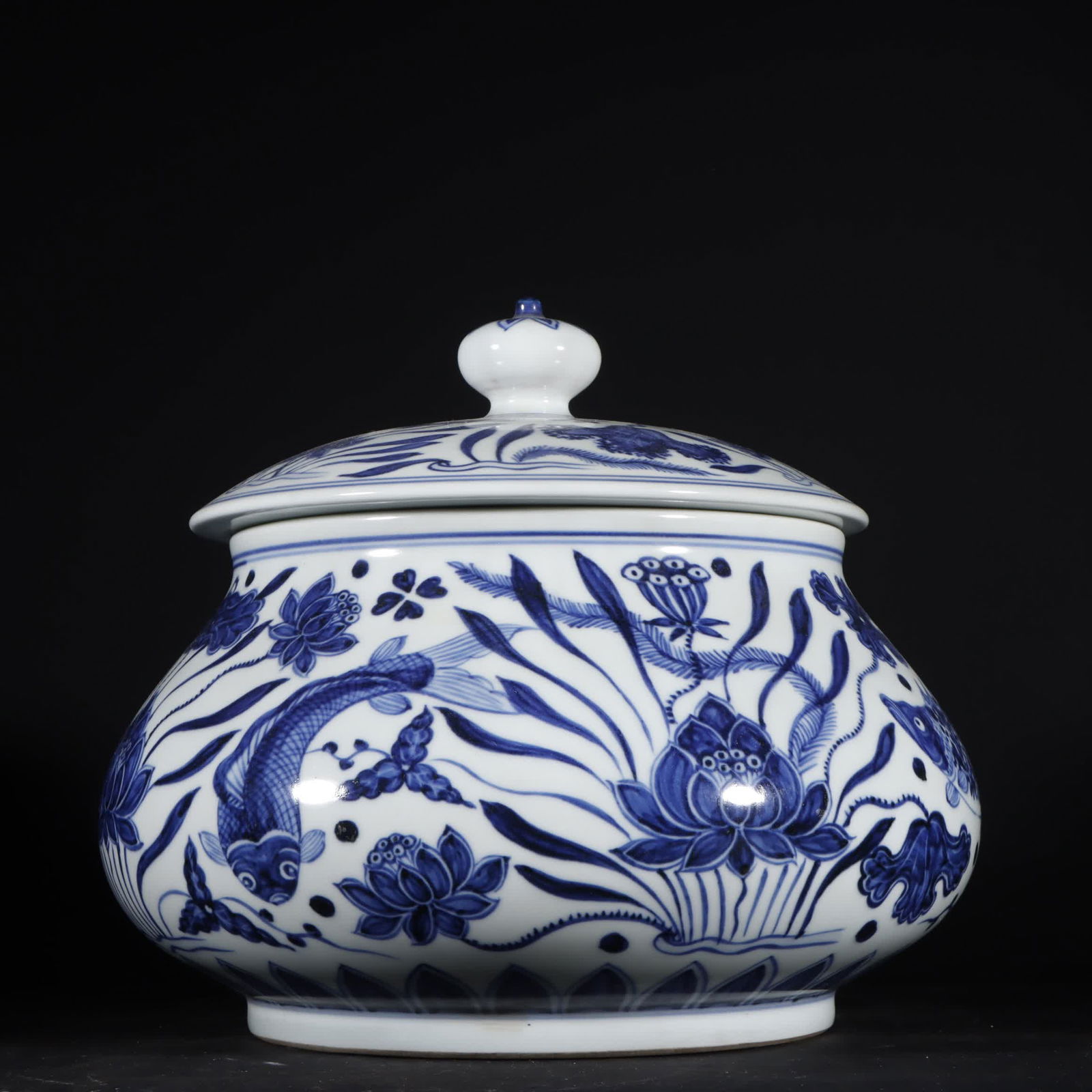 A jar with a broccoli algae pattern lid - 3