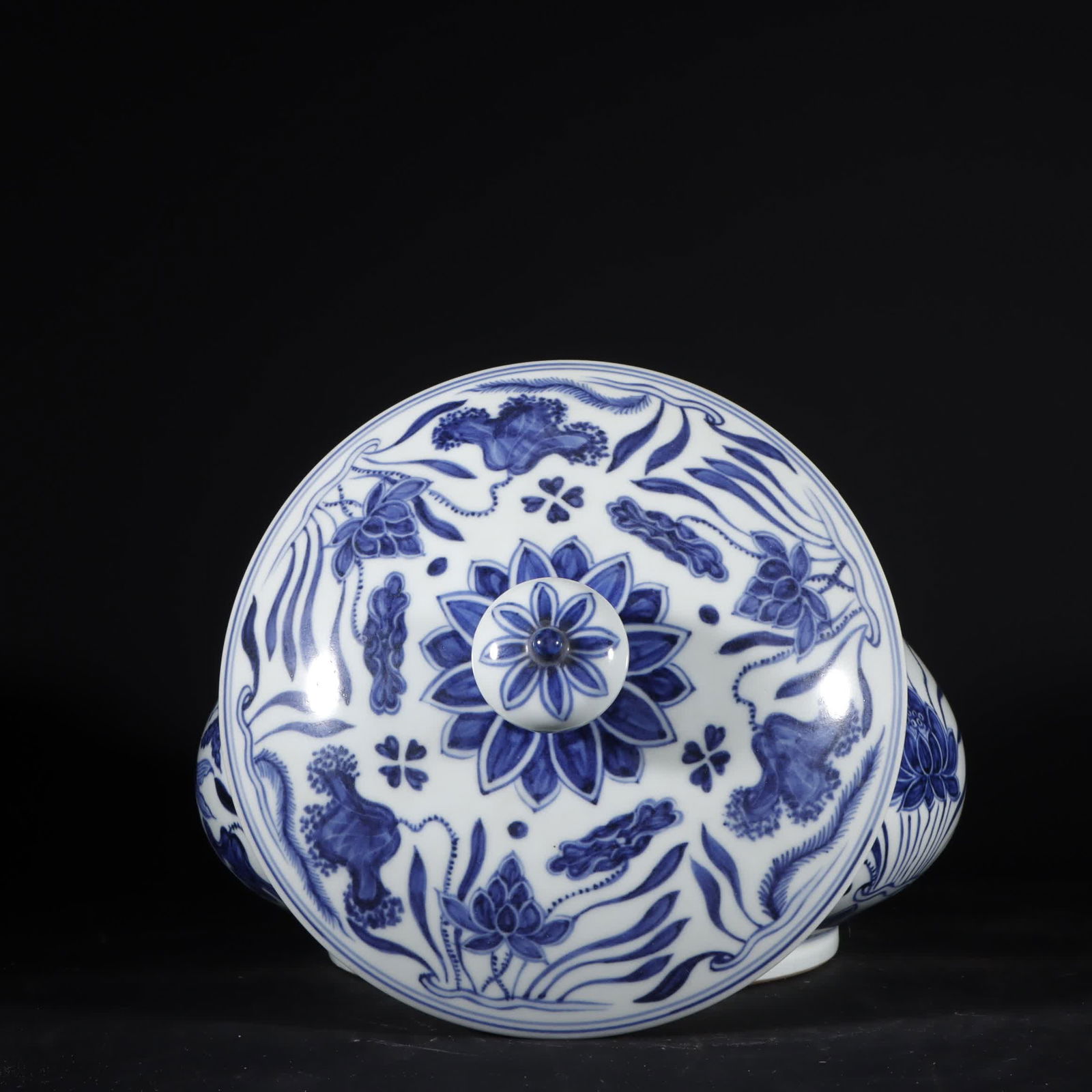 A jar with a broccoli algae pattern lid - 6