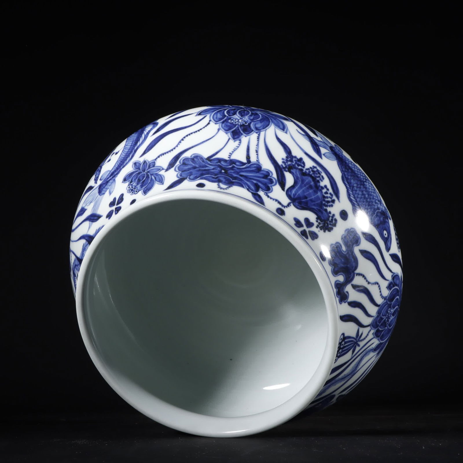 A jar with a broccoli algae pattern lid - 8