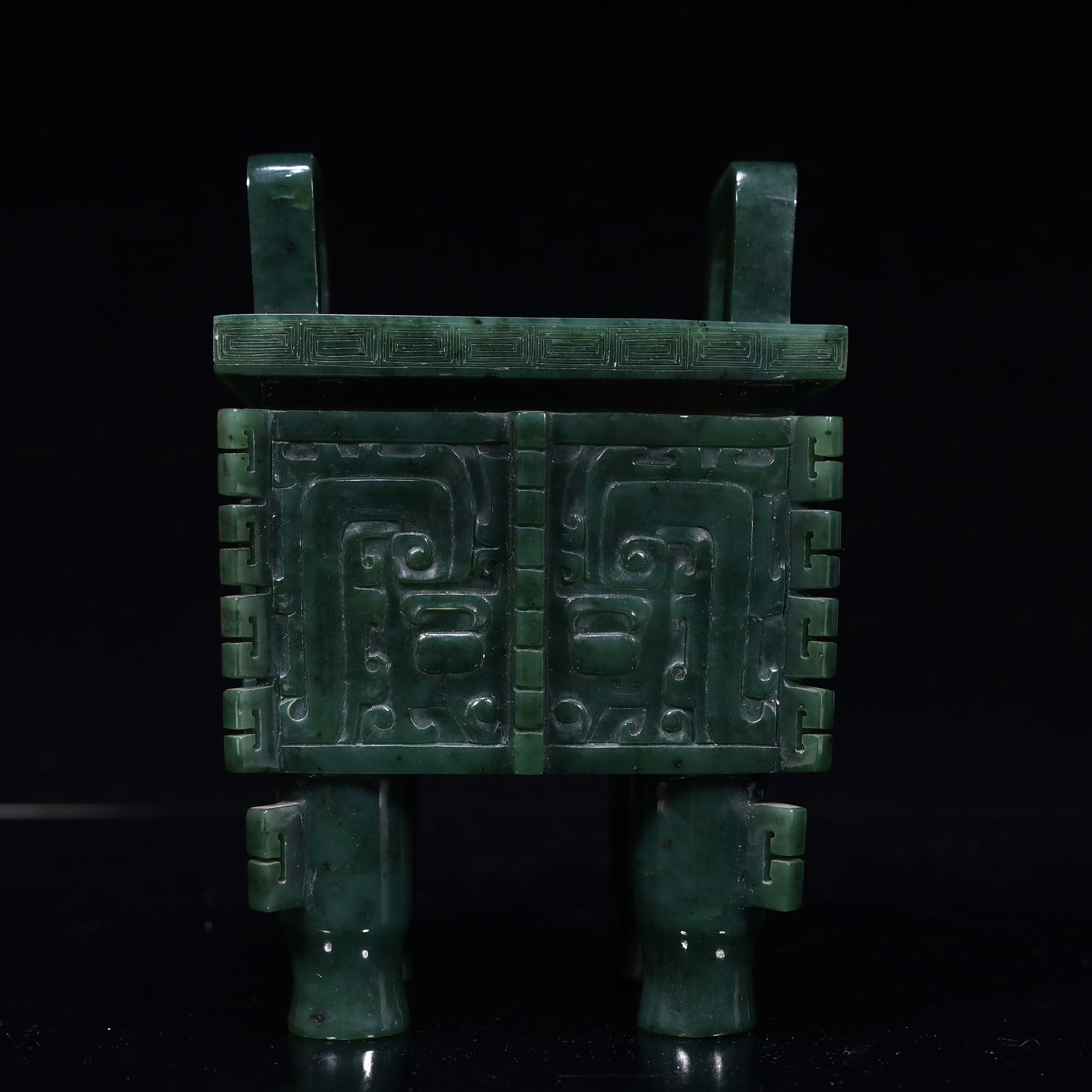 A piece of Hetian jade tripod: Hetian jade tripod SIZE: L:10cm W:8cm H:14cm W:780G (The Dimensions Of All Batches Are Manually Measured.If You Need More Detailed Information, Please Contact Our Customer Service Before Bidding.)