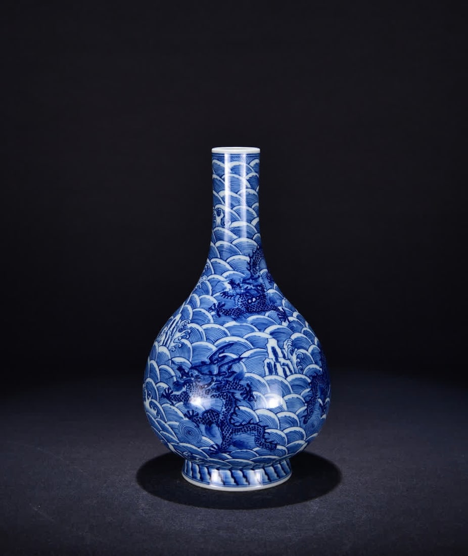 A Qing Qianlong blue and white seawater dragon pattern gall bottle (1 of 9)