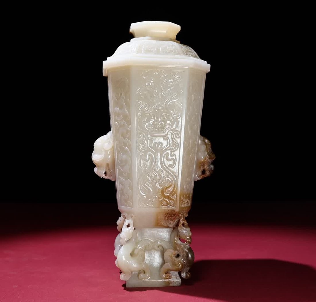 A Han Dynasty jade square bottle: Han Dynasty jade square vase SIZE: 248x98x98mm W:1550g (The Dimensions Of All Batches Are Manually Measured.If You Need More Detailed Information, Please Contact Our Customer Service Before Bidding.)