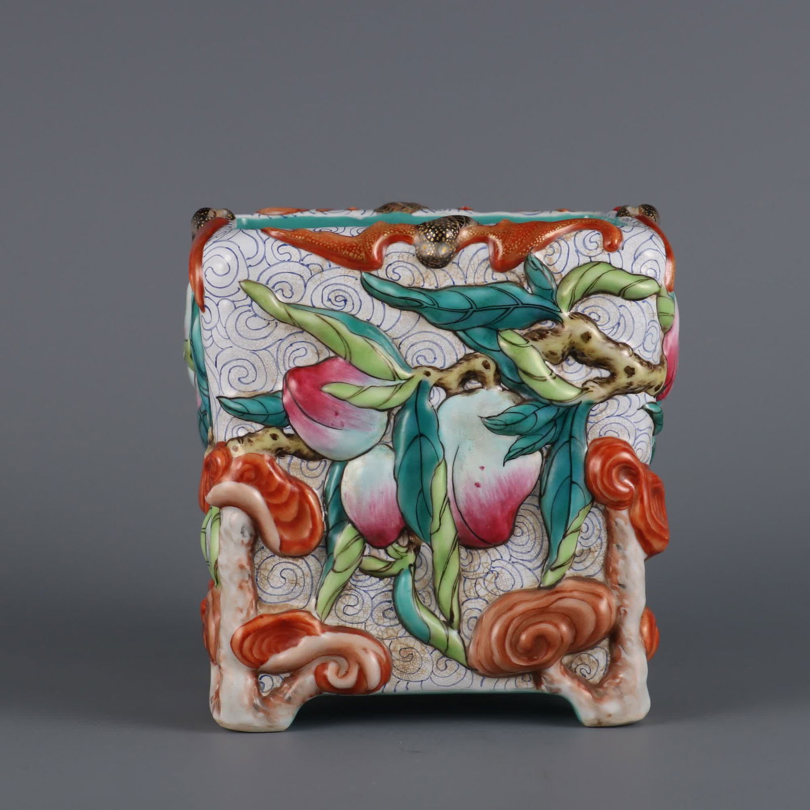 A pastel stack of Fushou Shuangquan square flower pot during the Republic of China (1 of 9)