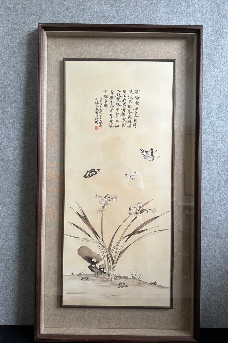 A picture of a daffodil butterfly in the darkness (1 of 12)