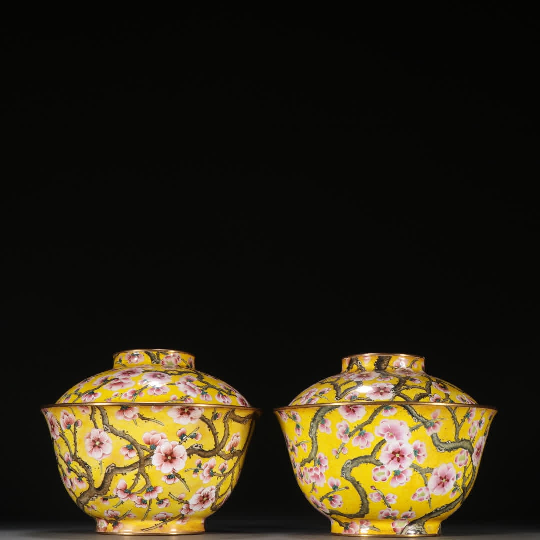 A pair of Qing Dynasty copper gilt painting enamel plum pattern bowls: Qing Dynasty A pair of copper-gilt painted enamel plum blossom pattern bowls SIZE: H: 9.6cm W: 11cm Total W: 600g (The Dimensions Of All Batches Are Manually Measured.If You Need More Detailed Informa
