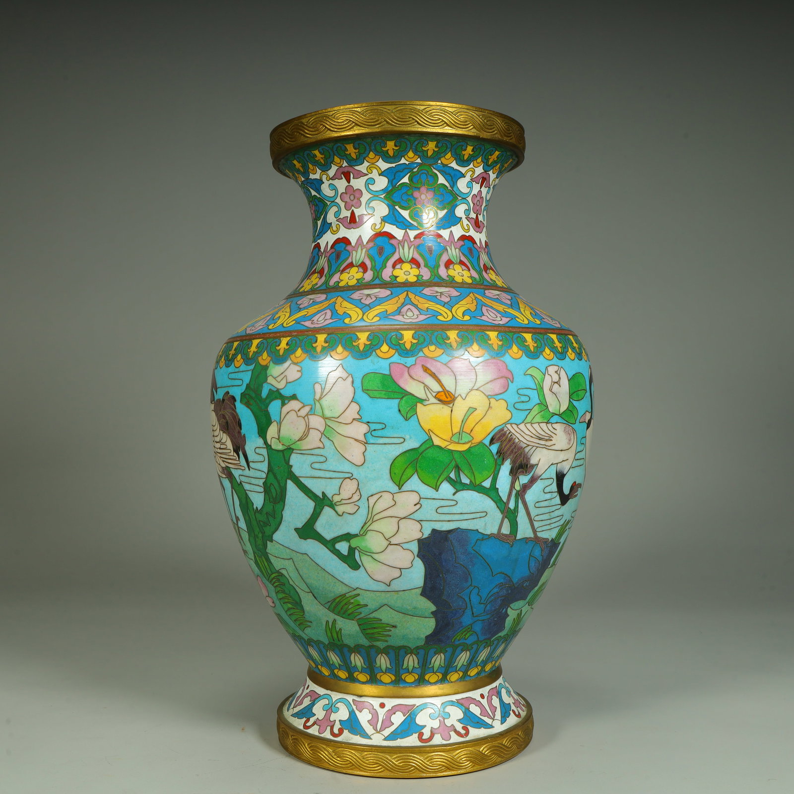 A copper tire cloisonné enamel turquoise green ground crane pattern appreciation vase (1 of 10)