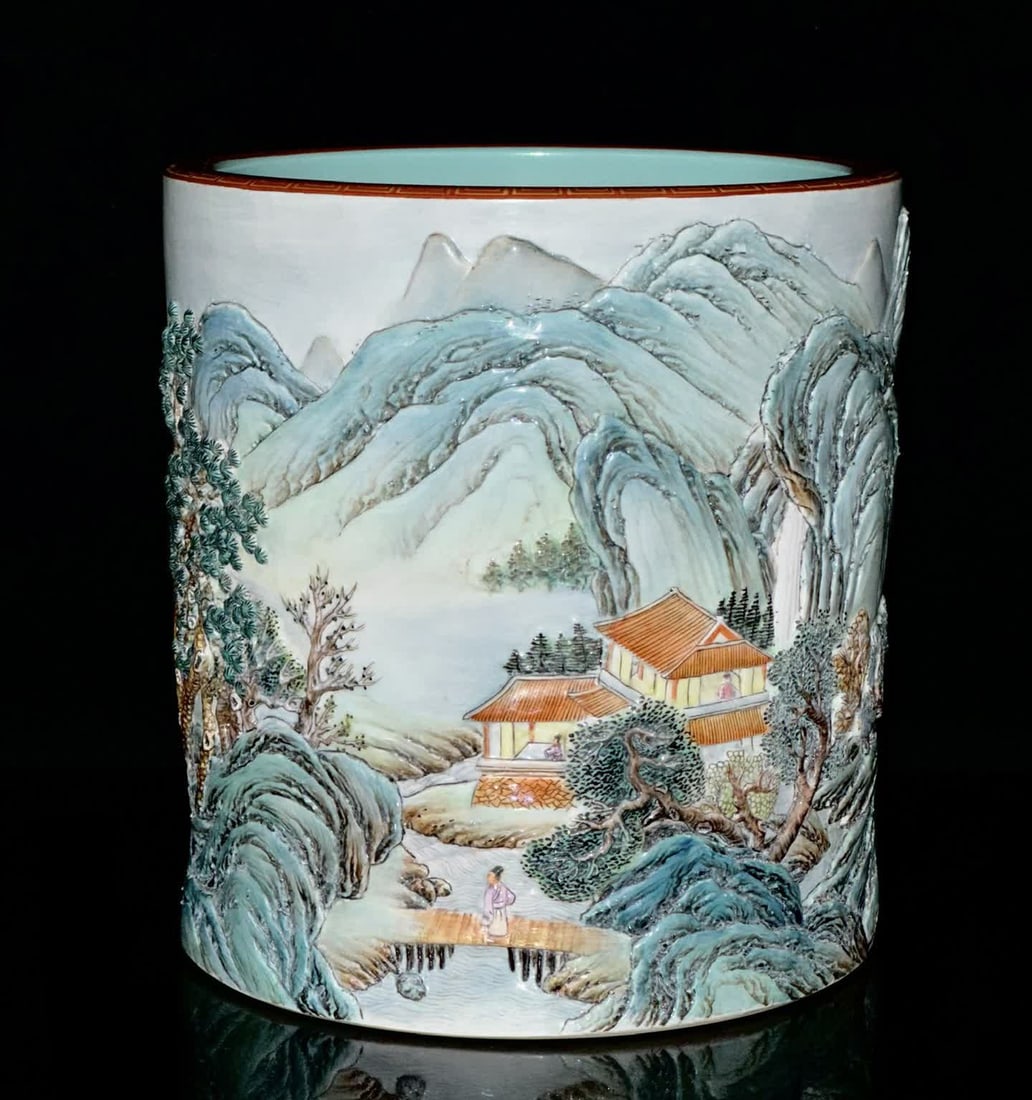A piece of Qianlong period of the Qing Dynasty alum red gilded pattern edge landscape map pavilion: Qianlong year of the Qing Dynasty, alum red gold-painted pattern edge, landscape map, pavilion figure picture, carved pen holder SIZE: mouthD: 20.3cm H: 22cm Bottom diameter 19.8cm (The Dimensions Of