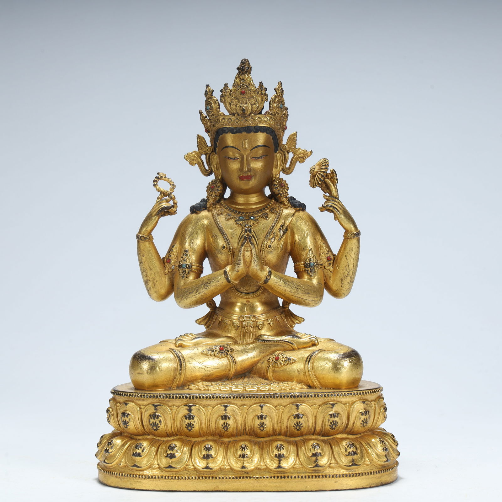 A statue of Guanyin with four arms in copper gilt in the Qing Dynasty: A statue of Guanyin with four arms in copper gilt in the Qing Dynasty SIZE: H:22cm L:15cm W:11.5cm W:1.8kg (The Dimensions Of All Batches Are Manually Measured.If You Need More Detailed Information, P