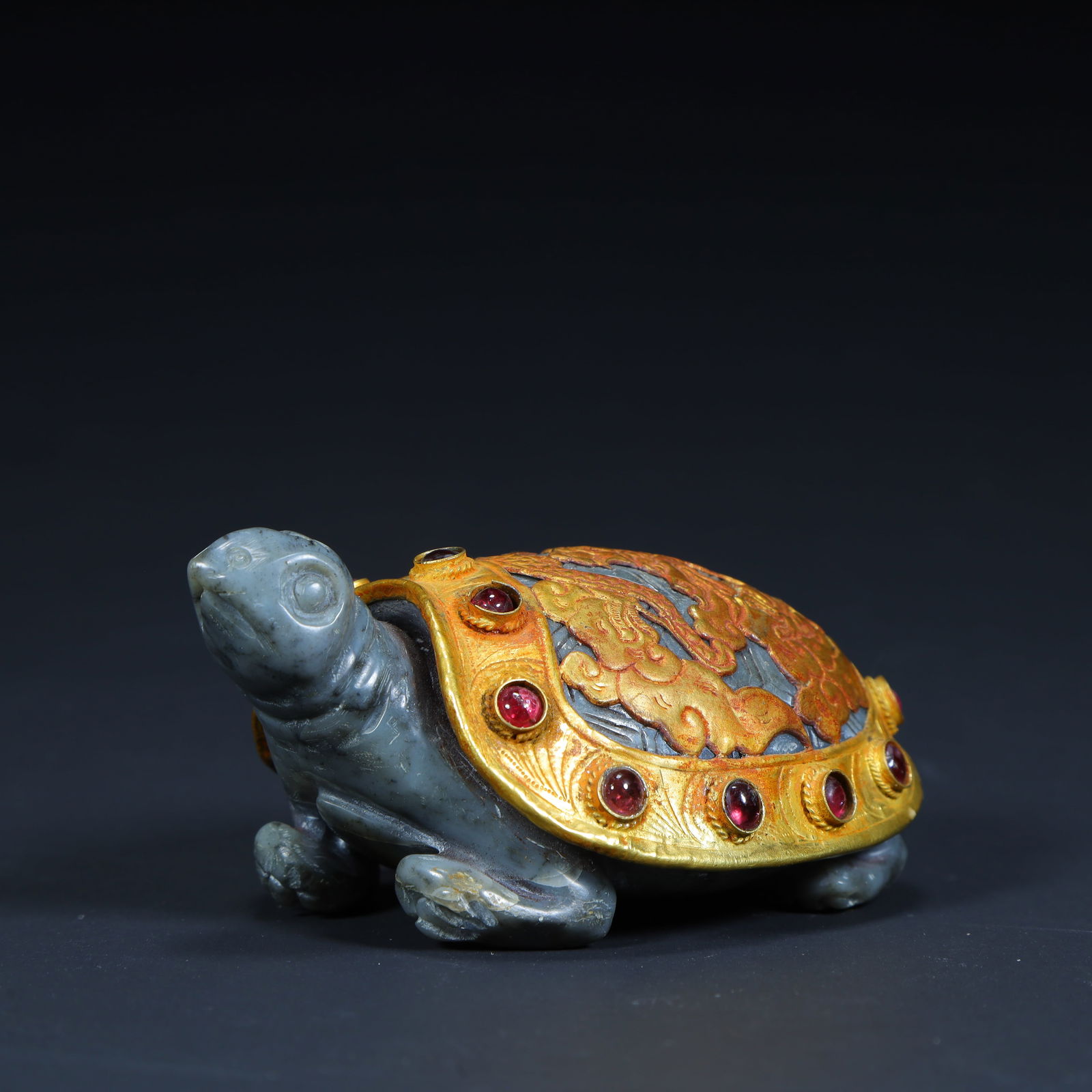 A Qing Dynasty jade-inlaid gilt turtle-shaped ornament: Qing Dynasty jade-inlaid gilt turtle-shaped ornaments SIZE: H:4cm L:9.5cm W:6cm W:234g (The Dimensions Of All Batches Are Manually Measured.If You Need More Detailed Information, Please Contact Our Cu