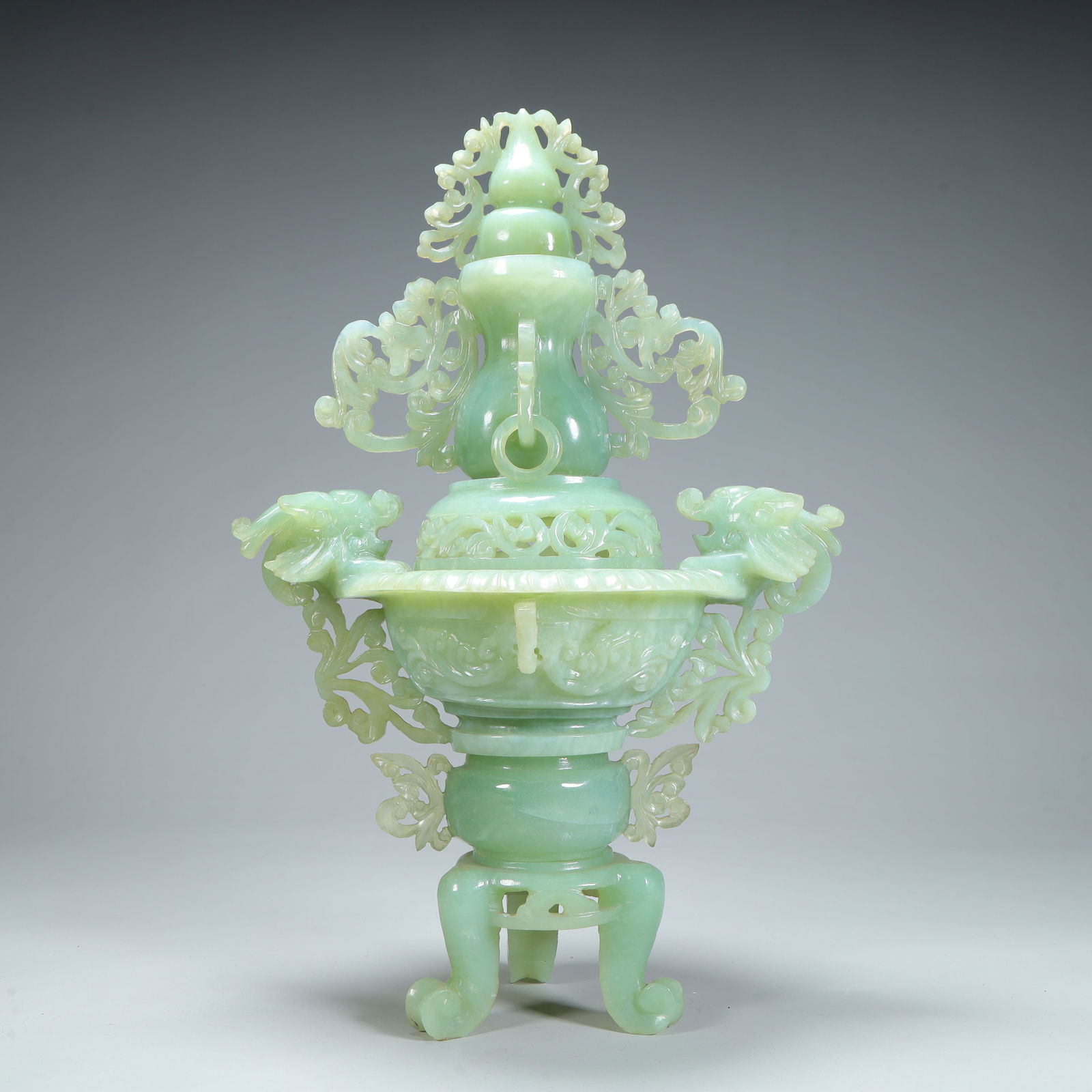 A piece of Chuanghua period jade hollow carved aromatherapy stove (1 of 9)