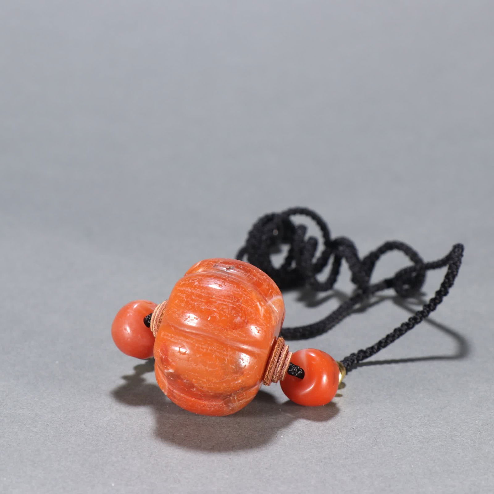 A Qing Dynasty red melon bead clavicle chain: Qing Dynasty southern red melon edge bead clavicle chain SIZE: W:3.2x2.2cm W:40.6g (The Dimensions Of All Batches Are Manually Measured.If You Need More Detailed Information, Please Contact Our Custom