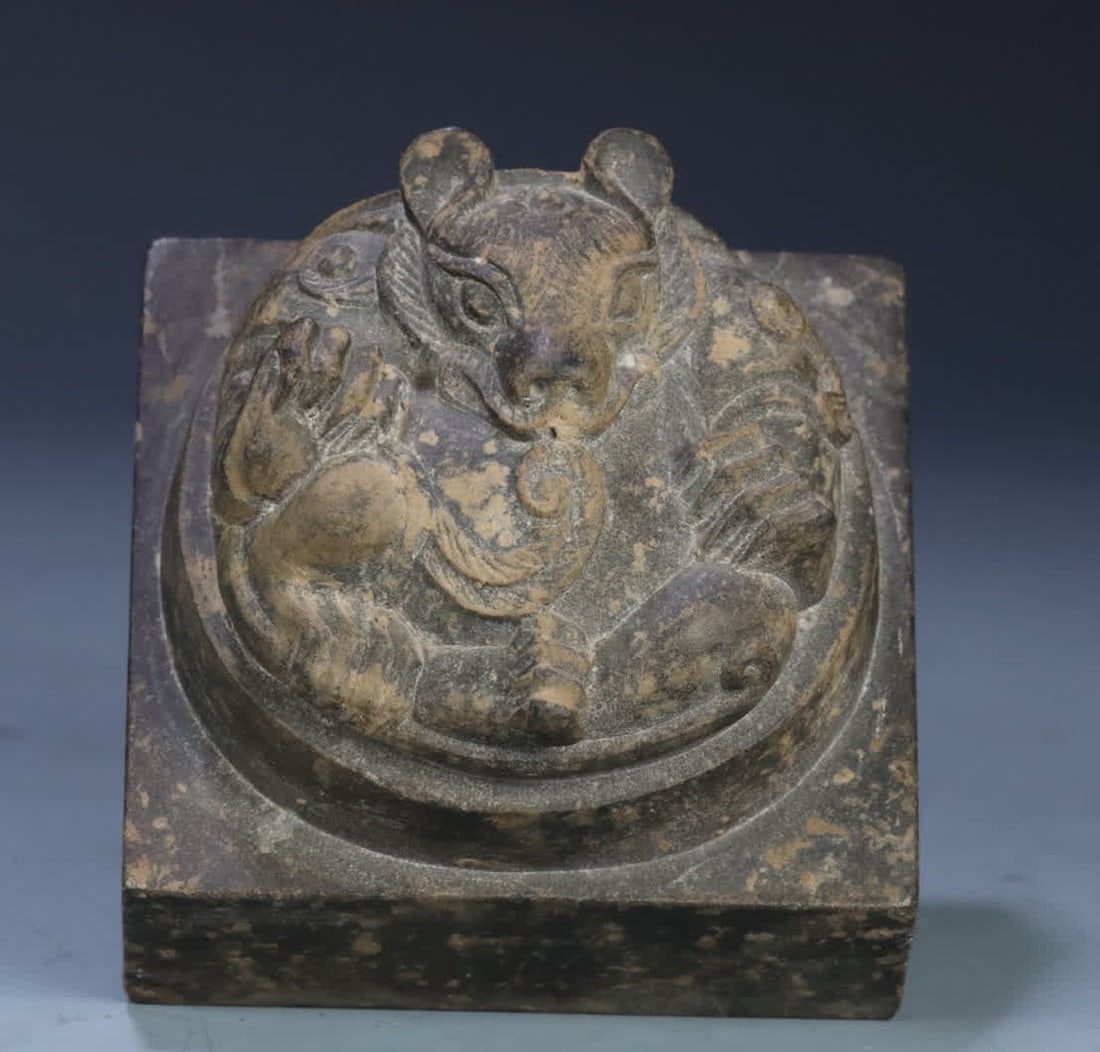 A Han Dynasty stone carving Xiong Zhen Xi (1 of 9)