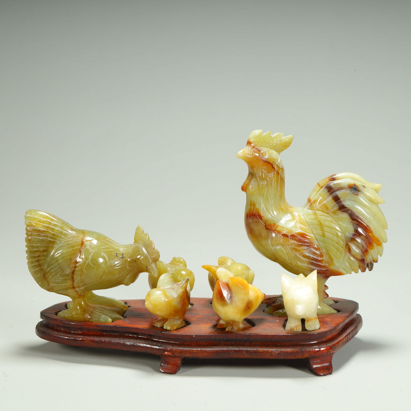 A piece of ornament of the Xiuyu chicken flock during the foreign exchange period (1 of 9)