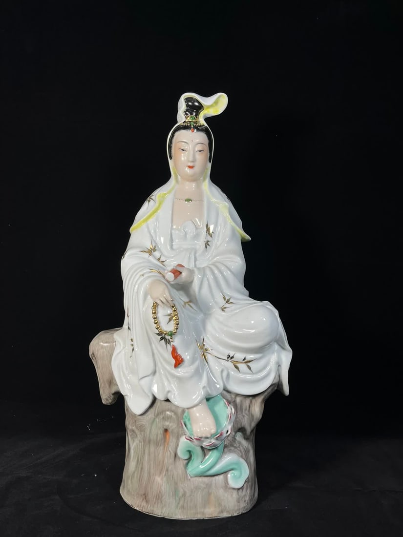 A five, six, seven factory goods Jingdezhen Sculpture Porcelain Factory white clothes chanting (1 of 9)
