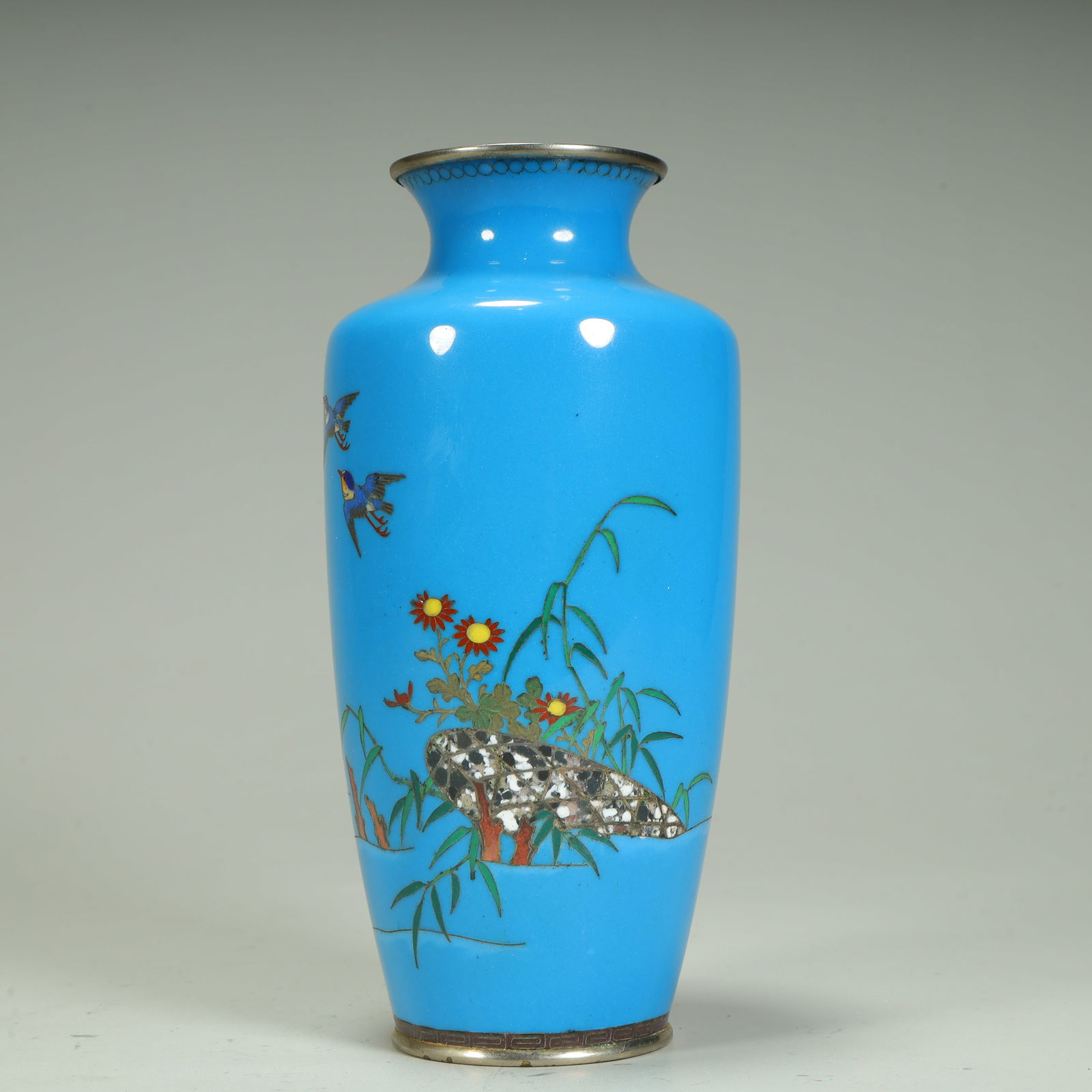 A copper tired cloisonné enamel flower and bird pattern bottle: Copper tire cloisonné enamel flower and bird pattern vase SIZE: H:15cm L:7cm W:7cm W:234g (The Dimensions Of All Batches Are Manually Measured.If You Need More Detailed Information, Please Contact Ou