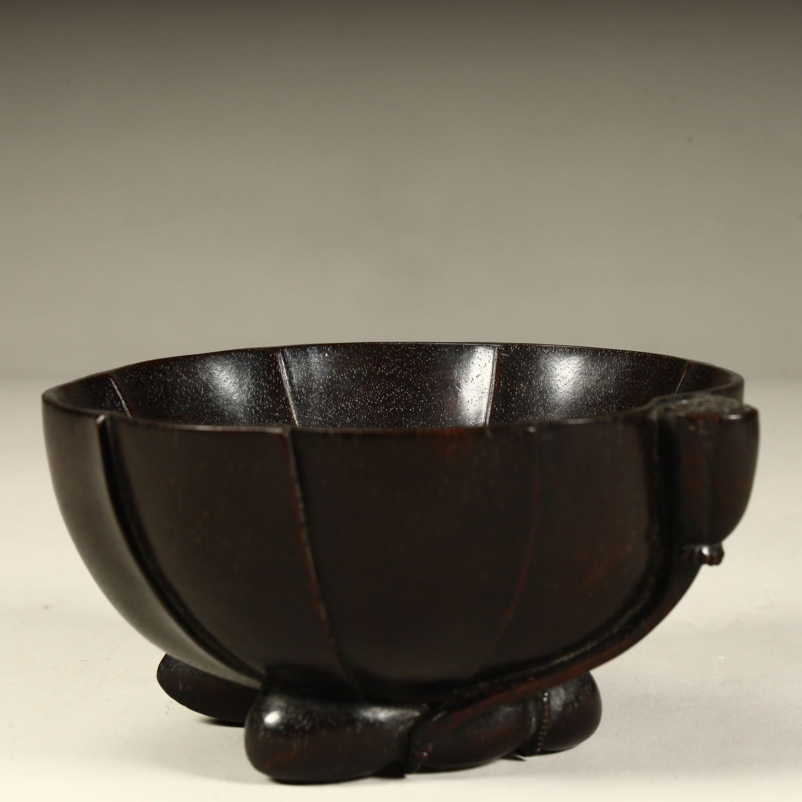 A Qing Dynasty rosewood carved lotus pattern cup measurement: Qing Dynasty rosewood carved lotus pattern cup measurement SIZE: H:6cm L:11cm W:10cm W:172g (The Dimensions Of All Batches Are Manually Measured.If You Need More Detailed Information, Please
