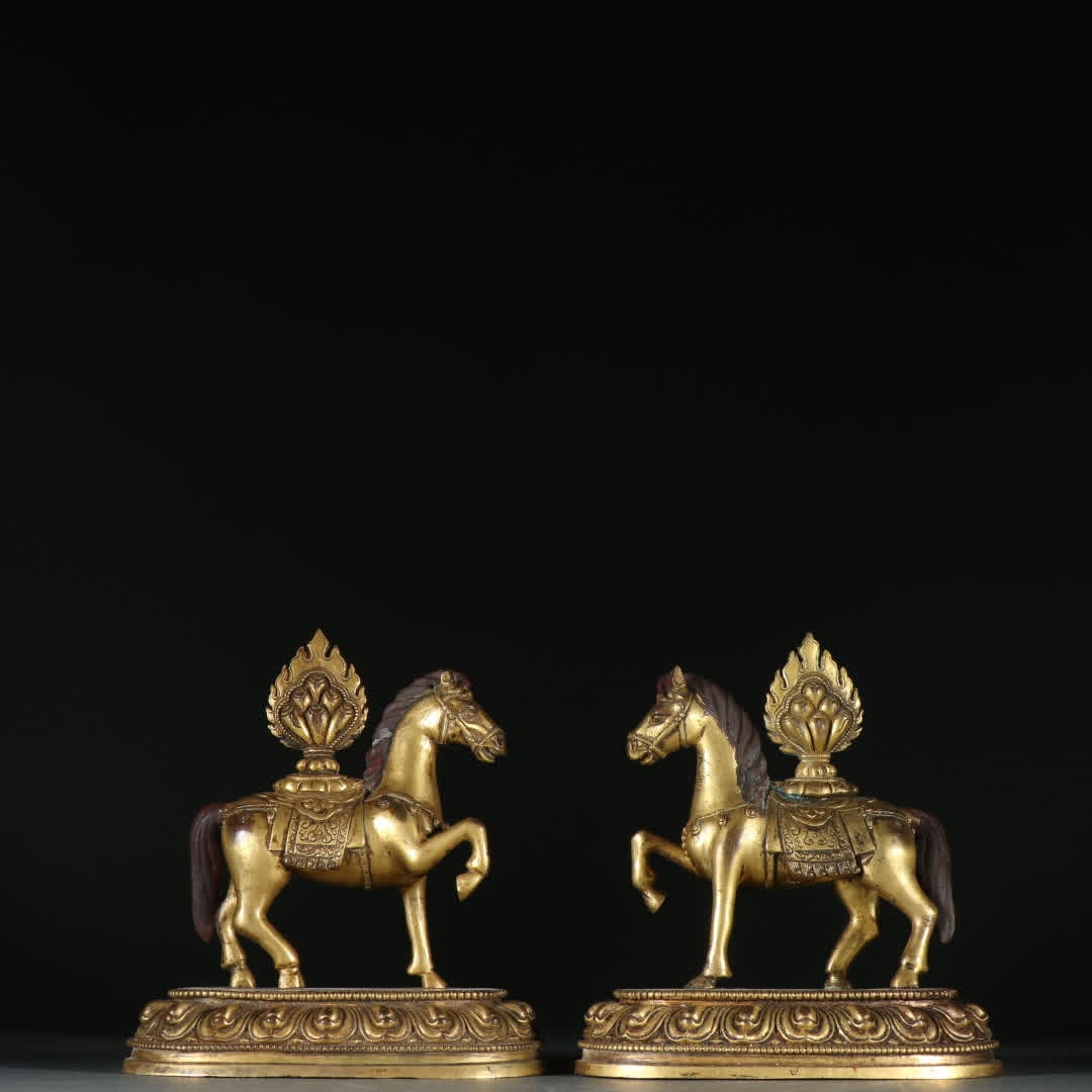 A pair of Qing Dynasty copper gilt double horse listening ornaments: Qing Dynasty A pair of copper gilt double horse listening ornaments SIZE: H:11.7cm W:12.3cm W:734.6g (The Dimensions Of All Batches Are Manually Measured.If You Need More Detailed Information, Please