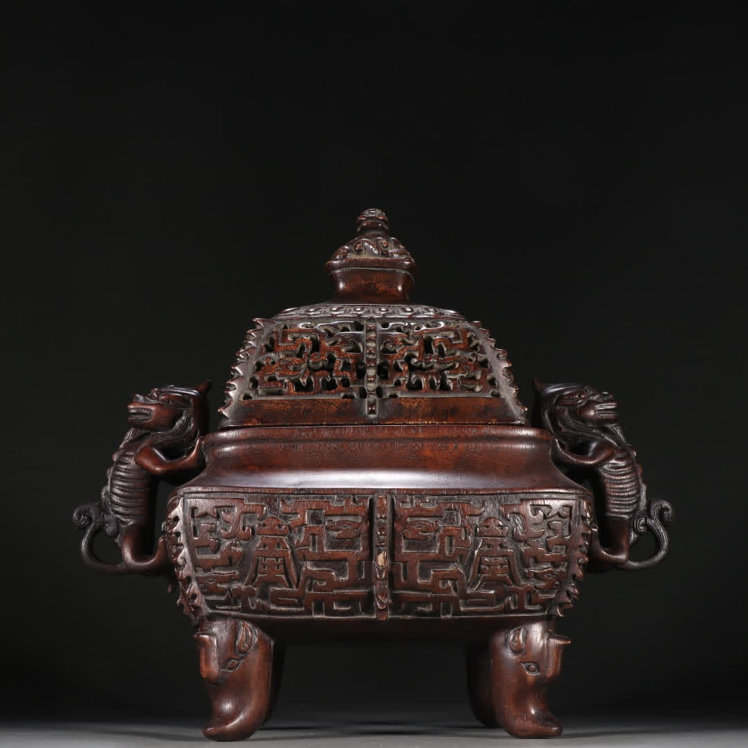A piece of Qing Dynasty agarwood auspicious beast button aroma diffuser: Qing Dynasty agarwood auspicious beast button aroma diffuser SIZE: H:26cm W:27.7cm W:510g (The Dimensions Of All Batches Are Manually Measured.If You Need More Detailed Information, Please Contact Our