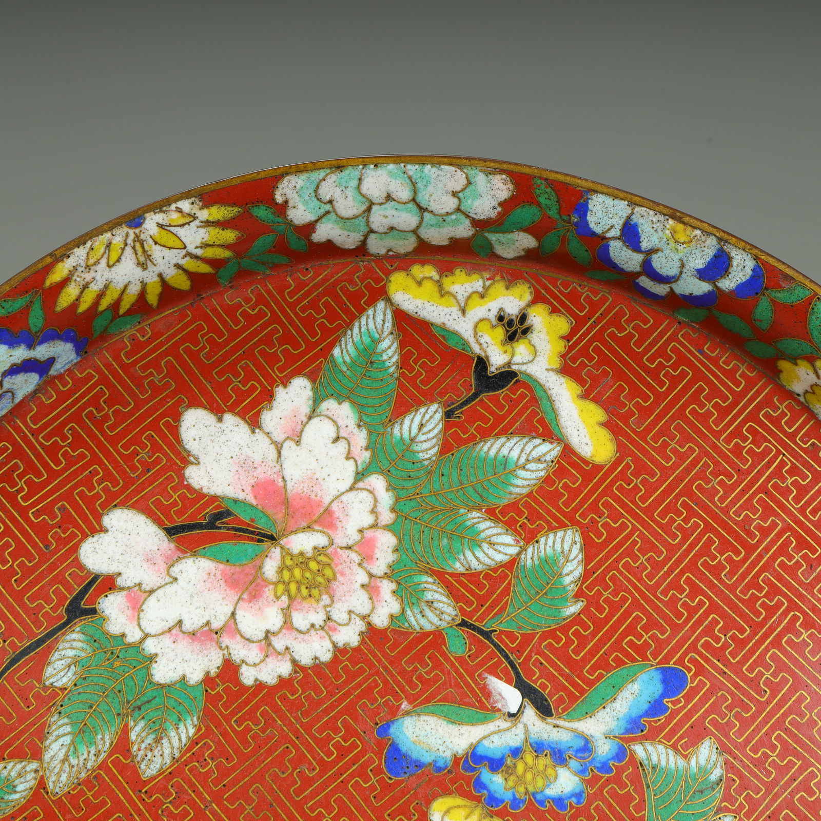 A Qing Dynasty cloisonné enamel peony pattern plate - 2