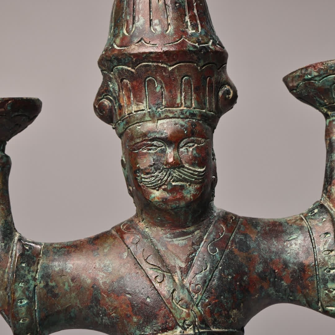 A bronze figure top pull table - 4