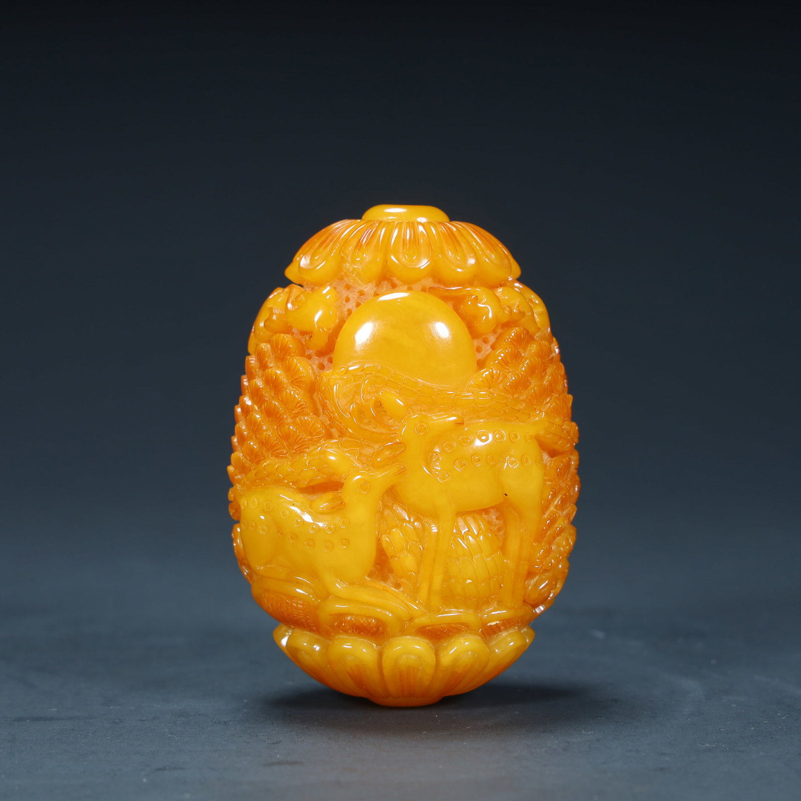 A Qing Dynasty beeswax carving "pine deer with spring" pattern: Qing Dynasty beeswax carving "pine deer with spring" pattern SIZE: H:7cm L:4.8cm W:4cm W:68.6g (The Dimensions Of All Batches Are Manually Measured.If You Need More Detailed Information, Please